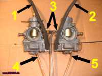 Schlauchanschlüsse an den Vergasern